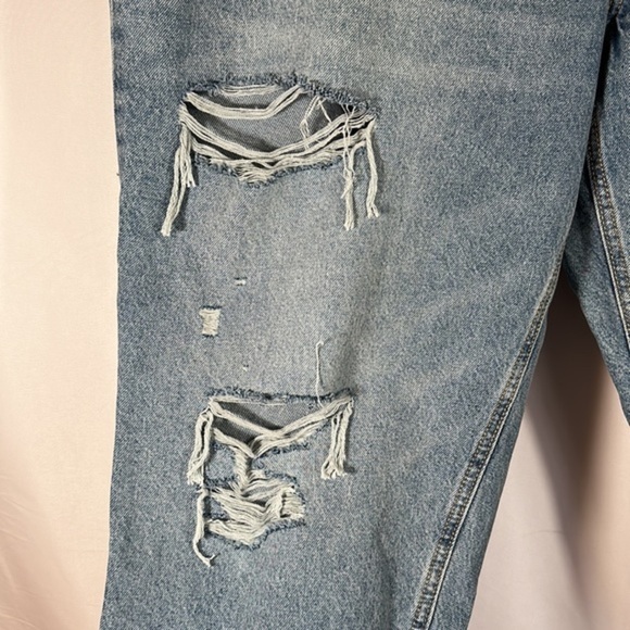 Old Navy Light Blue Extra High-Rise Sky-Hi Straight Distressed Jeans - Picture 5 of 14